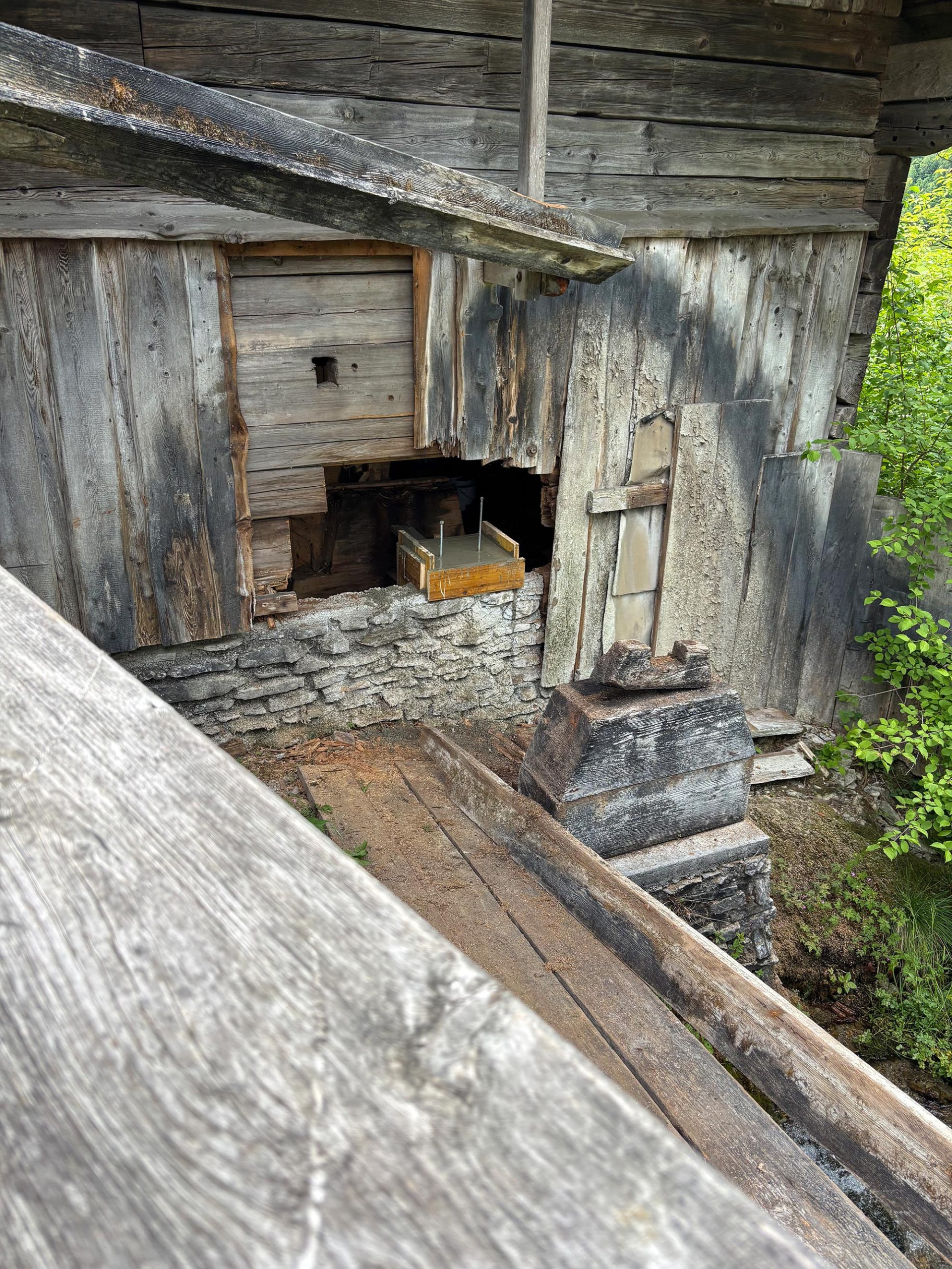 Vorbereitungsarbeiten für das neue Fundament der Mühle in Pfarrwerfen – Robert Präauer.