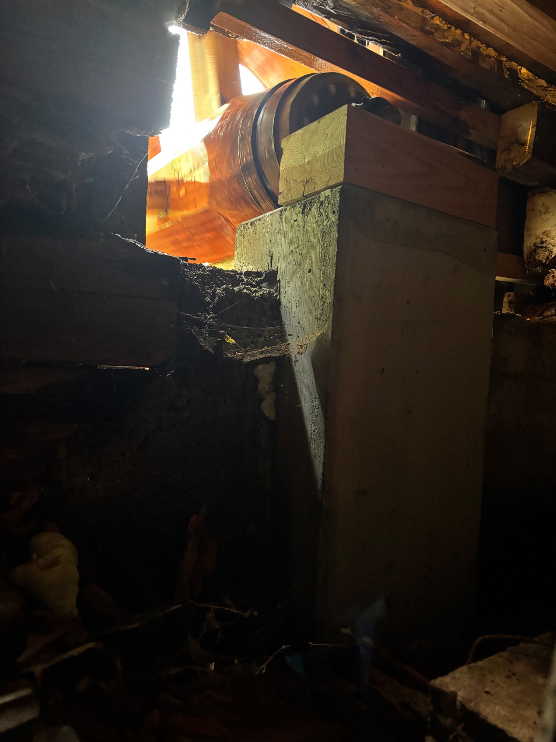 Fertig eingebautes Fundament mit neuer Lagerung für das Mühlenrad – fachgerechte Umsetzung durch Robert Präauer.