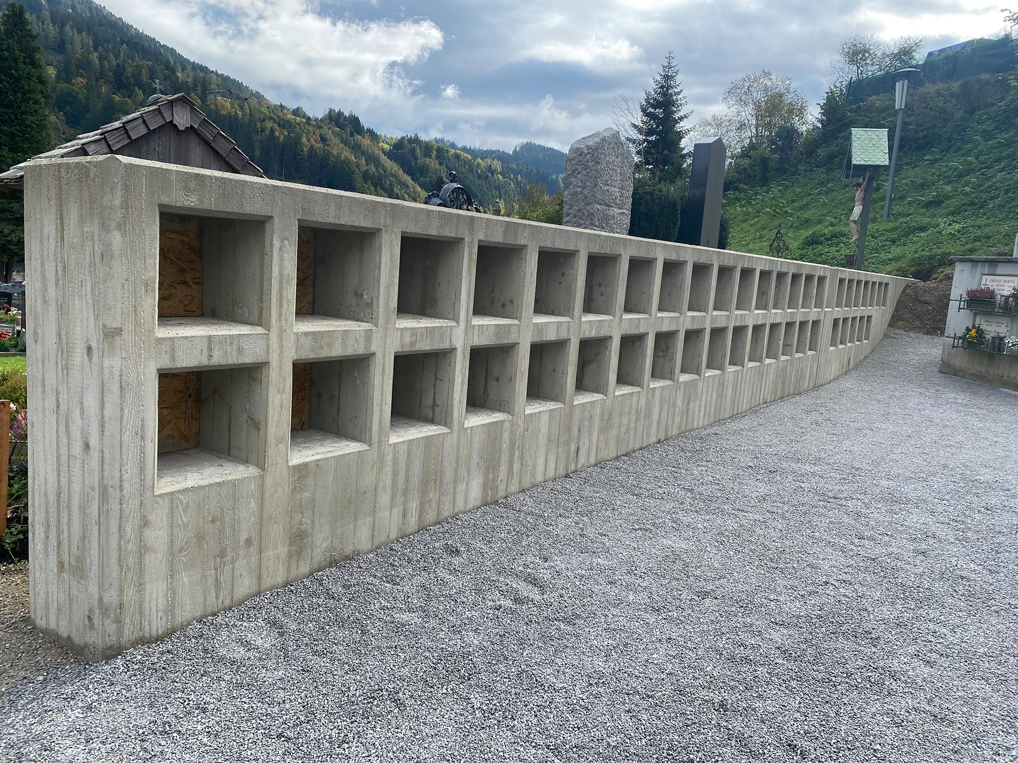 praebau-urnenmauer-werfen-11