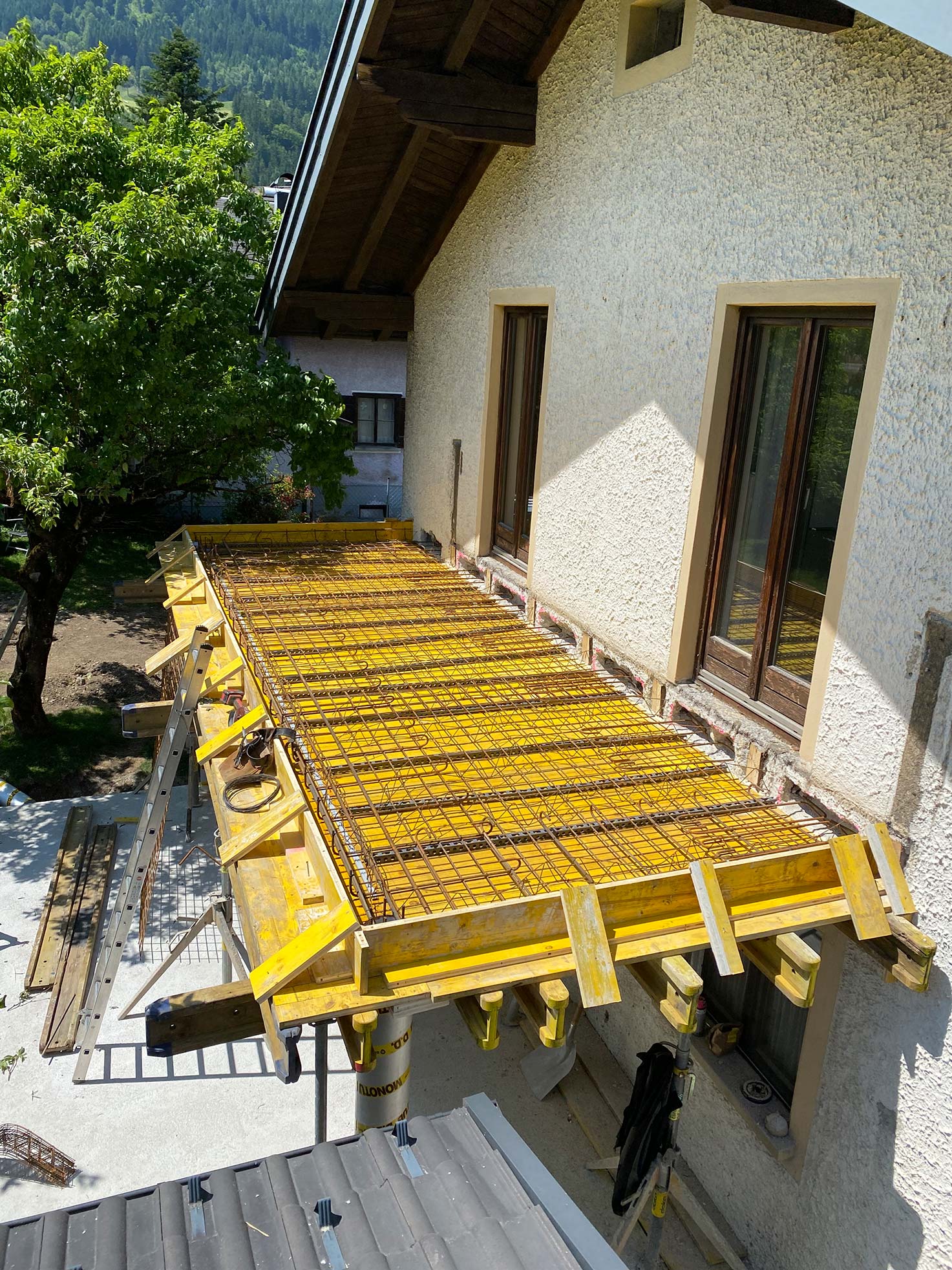 Schalung und Bewehrung Balkonbau Tenneck – Robert Präauer / Praebau